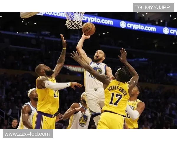 库里率勇士队主场大胜湖人，单场砍下40分震撼全场